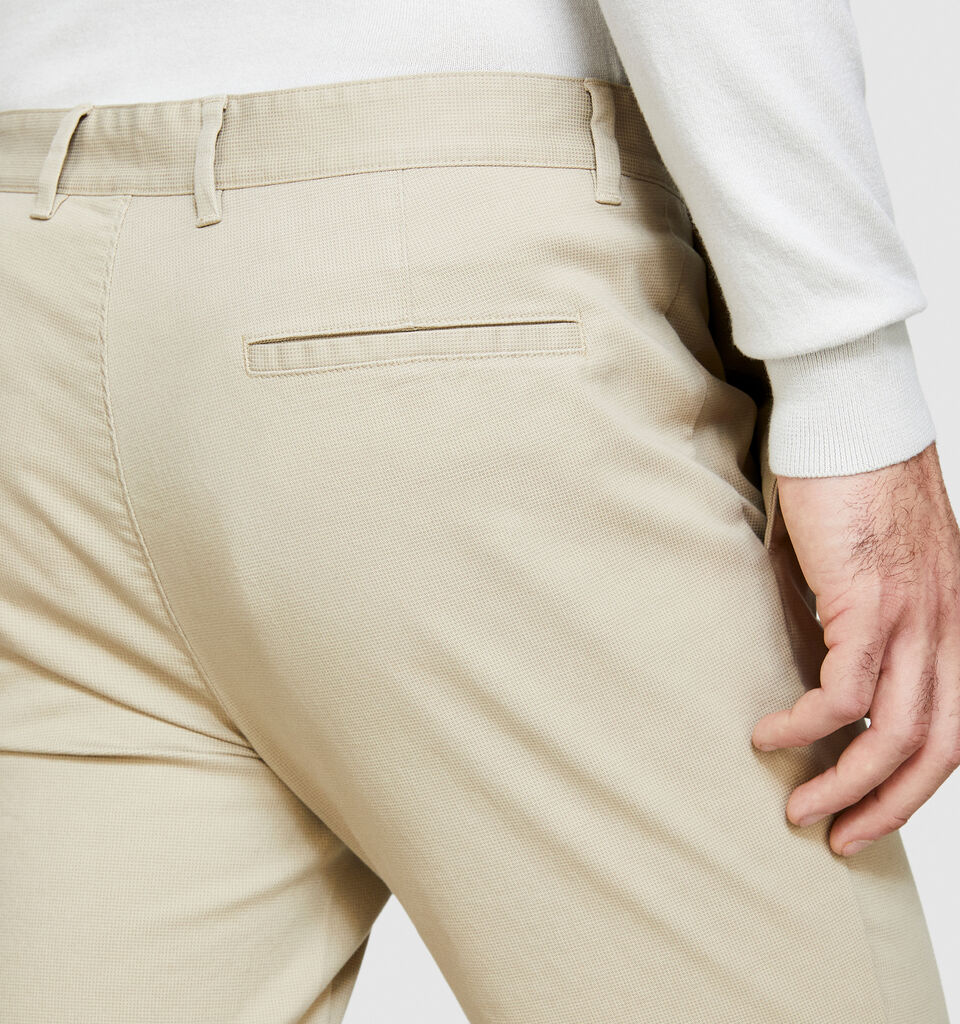 Printed chinos - men's chino trousers - Beige | Sisley image number 5